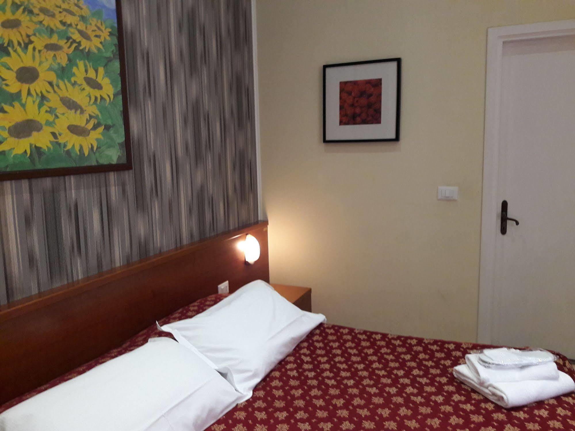 Hotel Mimosa Pantheon Рим Экстерьер фото